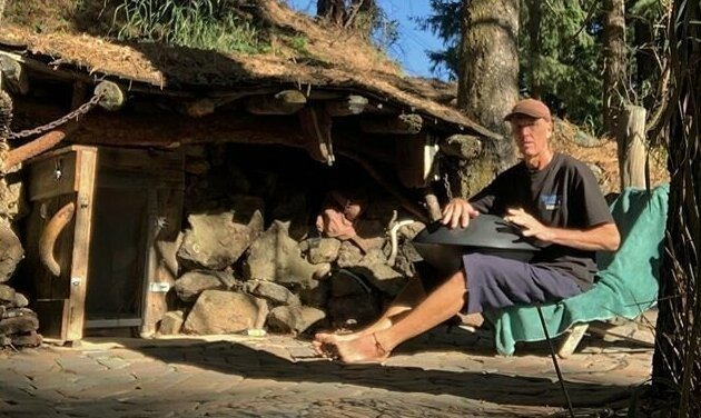 «Un paradis pour les introvertis» Tout le monde a ri de cet homme jusqu'à ce qu'il ouvre les portes de sa maison unique creusée
