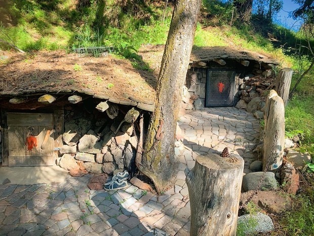 «Un paradis pour les introvertis» Tout le monde a ri de cet homme jusqu'à ce qu'il ouvre les portes de sa maison unique creusée