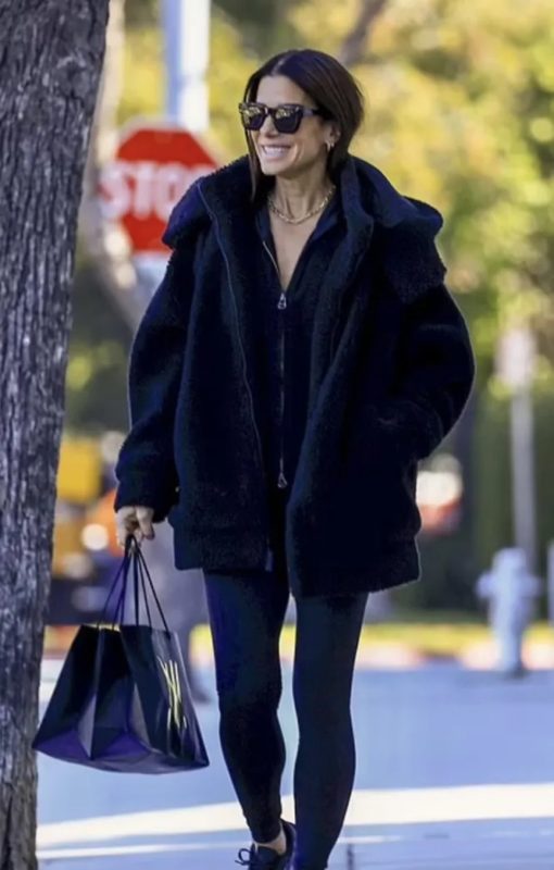 Sandra Bullock a été capturée par les paparazzi pour la première fois depuis la mort de son petit ami