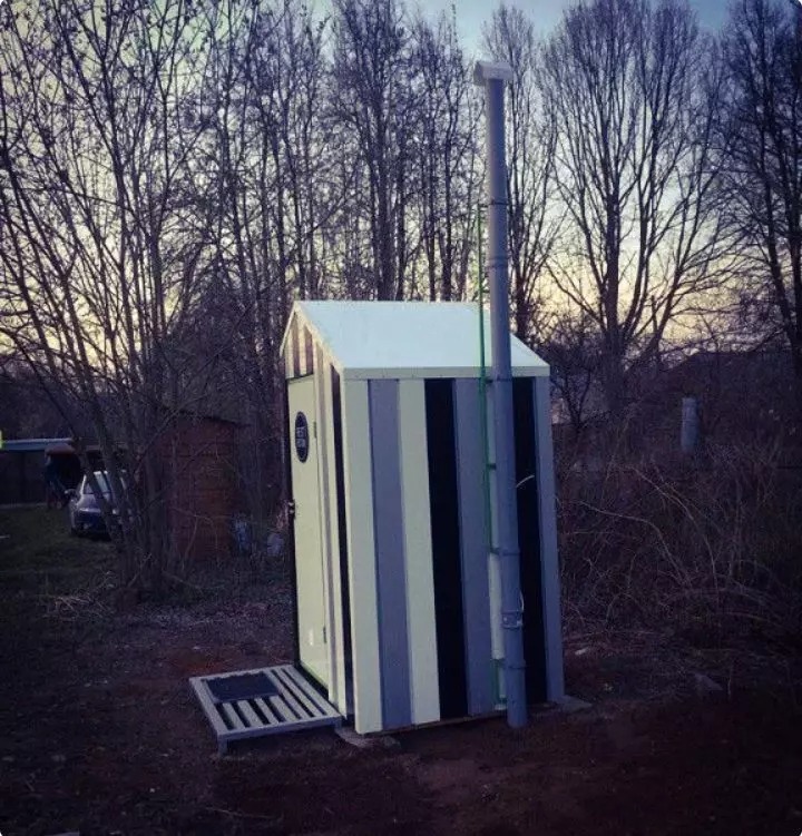 Un homme a transformé des toilettes publiques délabrées et a attiré l'attention de tout le monde avec les résultats finaux