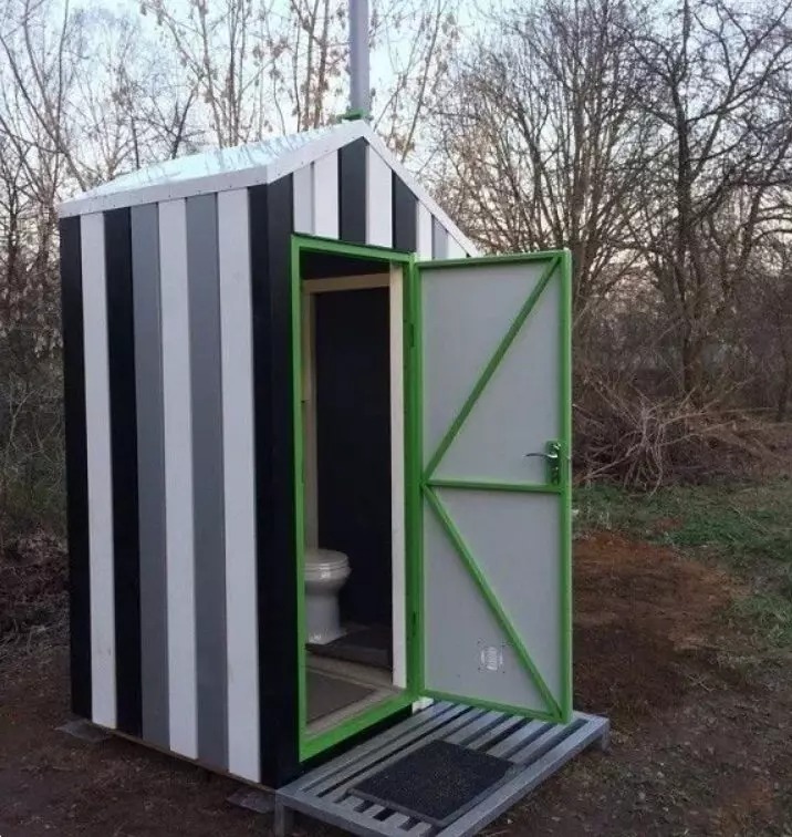 Un homme a transformé des toilettes publiques délabrées et a attiré l'attention de tout le monde avec les résultats finaux