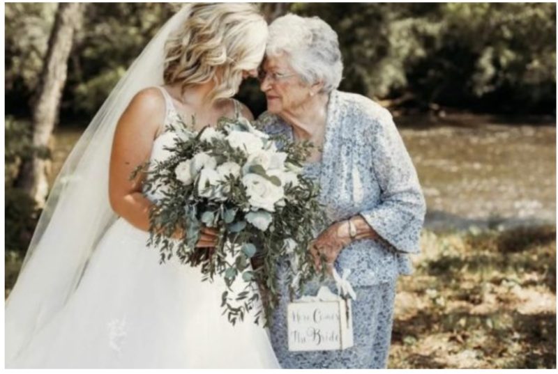 La mariée a invité ses 4 grand-mères à son mariage : cela a touché tout le monde et vous touchera aussi