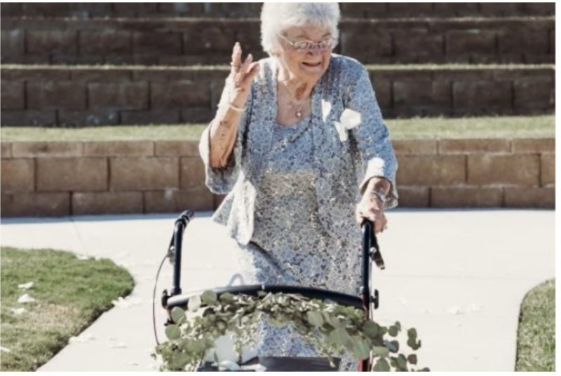 La mariée a invité ses 4 grand-mères à son mariage : cela a touché tout le monde et vous touchera aussi