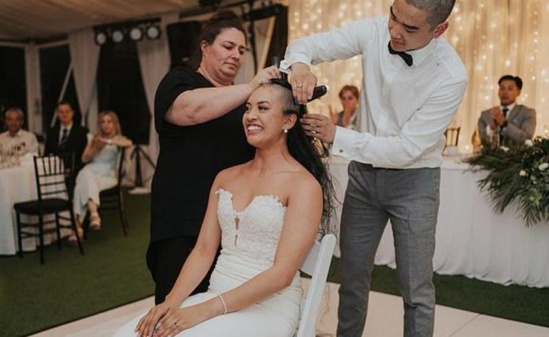L'acte émotionnel du marié et de la mariée lors du mariage a choqué toutes les personnes présentes