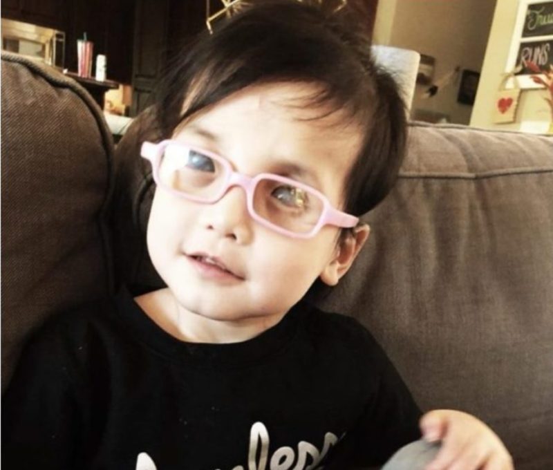 L'histoire d'une fille aux yeux argentés que personne ne voulait adopter : une histoire merveilleuse