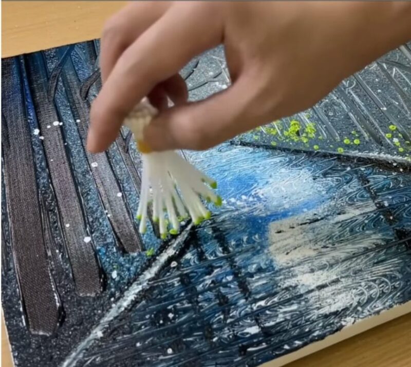 La technique du peigne humain pour peindre une magnifique scène de « jour de pluie » remporte 2,6 millions de vues