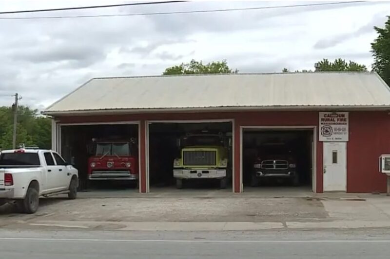Un homme de 91 ans engagé envers sa communauté fait un don de 500 000 $ au service d'incendie de sa petite villeun-homme-de-91-ans-engage-envers-sa-communaute-fait-un-don-de-500-000-au-service-dincendie-de-sa-petite-ville