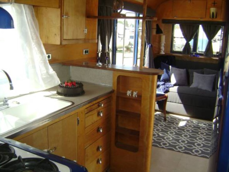 Il a découvert une caravane de 63 ans dans le garage de ses grands-parents