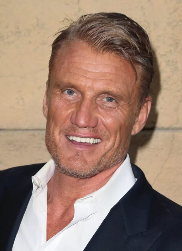 «Il a trouvé l'amour, elle a trouvé l'argent!» La dernière sortie de Dolph Lundgren avec sa jeune épouse fait la Une des journaux