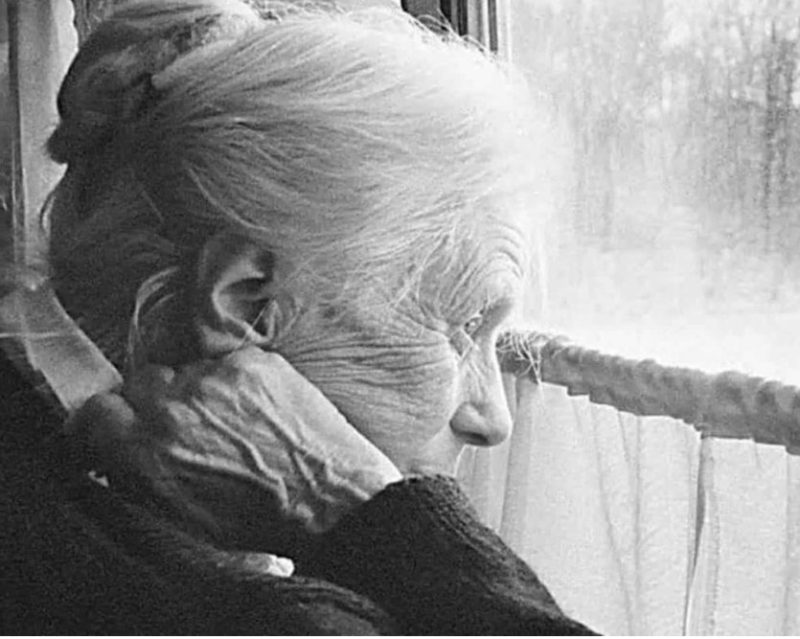 Il a emmené sa mère à la maison de retraite : elle lui a demandé quelque chose d'inattendu