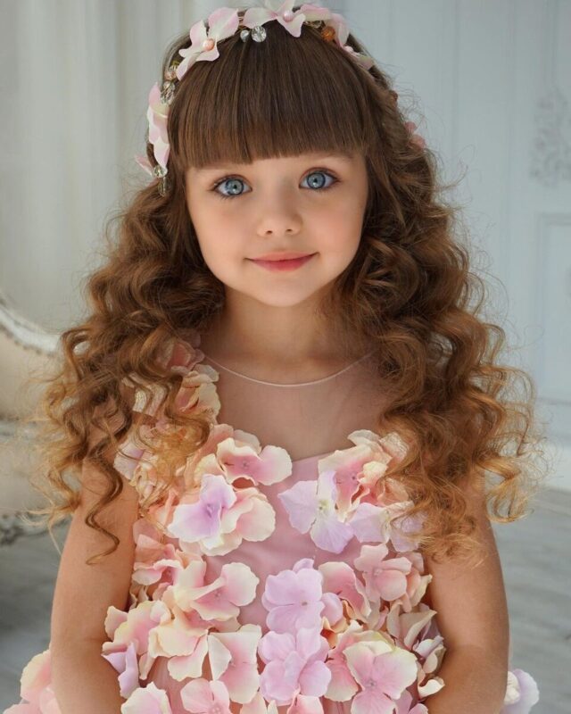 «La fille Barbie d'hier et d'aujourd'hui!» Voici ce qui est arrivé à la fille aux allures de poupée et à quoi elle ressemble et vit aujourd'hui