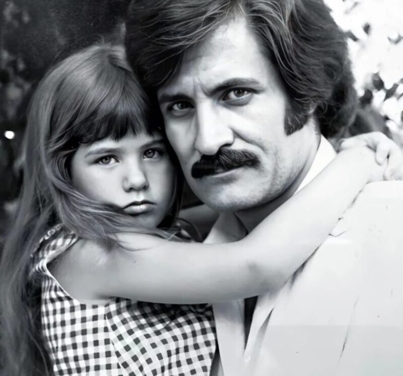 Dans son enfance, elle était constamment ridiculisée à cause de son apparence, mais aujourd'hui, elle est une actrice connue mondialement