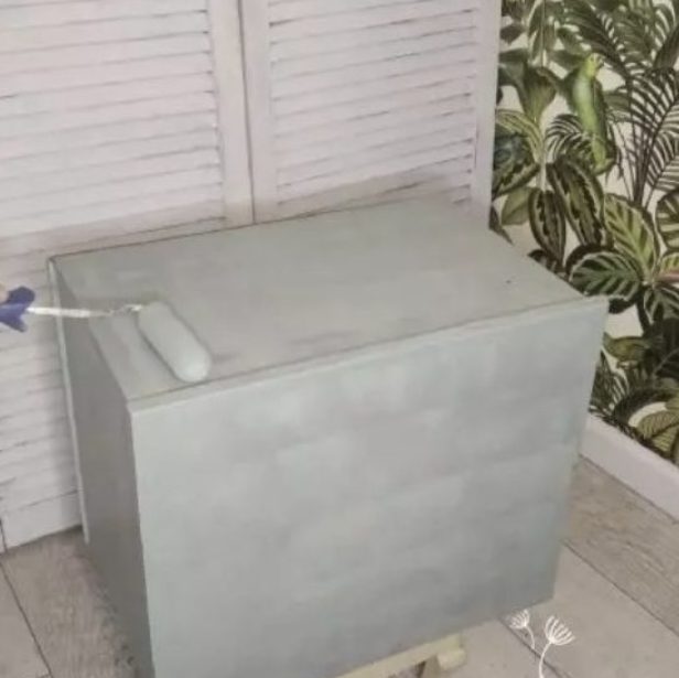 C’est un vrai chef-d'œuvre… Ne rejetez pas une armoire des années 1970, mais le transformez