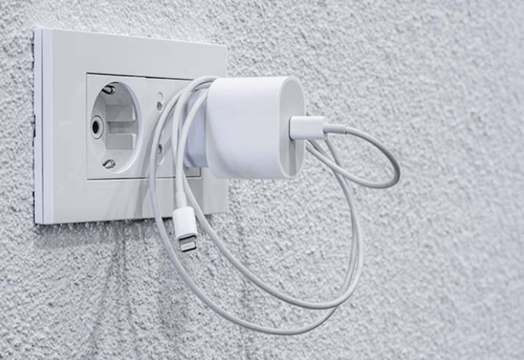 Quels risques courez-vous en laissant les chargeurs branchés lorsqu'ils ne sont pas utilisés ?