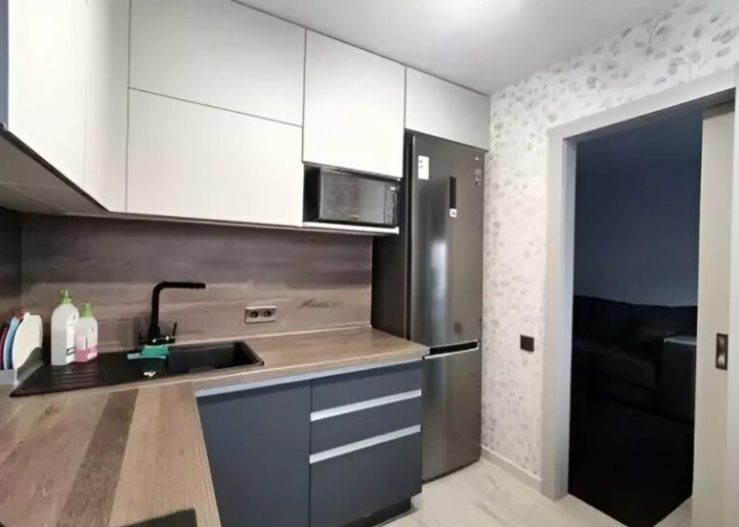 Nous avons transformé cet appartement minable en une demeure moderne et élégante