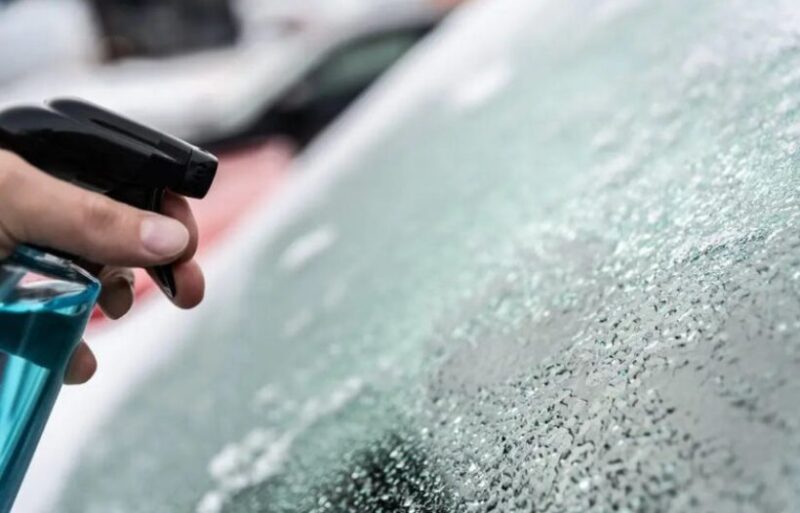 Ce bouton « miracle » permet de dégivrer le pare-brise de votre voiture en un instant