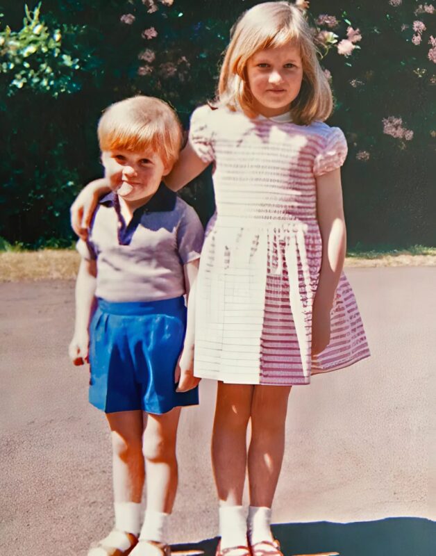 Son visage vous semble familier, mais son nom vous échappe ? Découvrez qui est cette petite fille.