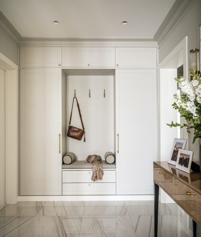 Cette dame a acheté un appartement dans un état horrible et l'a rénové de manière impressionnante.