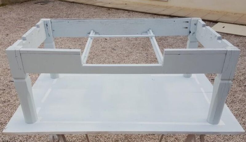 Je voulais me débarrasser de cette vieille table, mais mon mari l'a relookée, et regardez le résultat