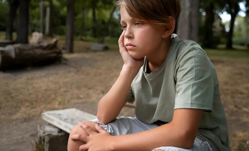 Mon beau-fils m’a demandé de ne pas épouser son père, et il m’a donné une enveloppe dont le contenu m’a choquée