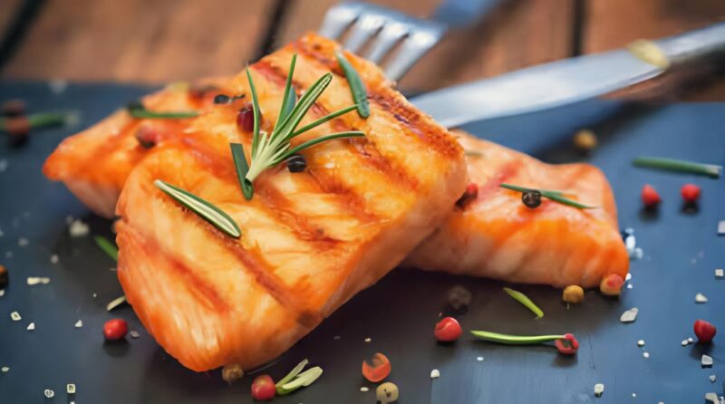 L’hôtesse de l’air a refusé de donner un saumon grillé à un homme et personne n’aurait imaginé ce qui allait se passer ensuite