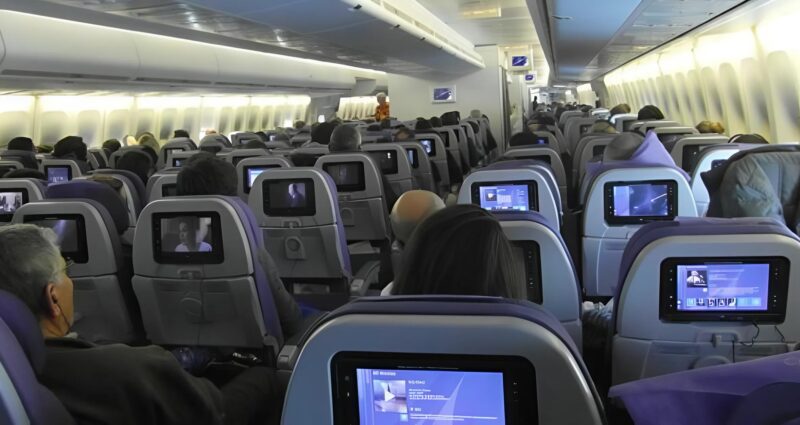 Pendant mon dernier vol, un garรงon de sept ans frappait mon siรจge : rien ne le calmait, alors voilร ce que j'ai dรฉcidรฉ de faire