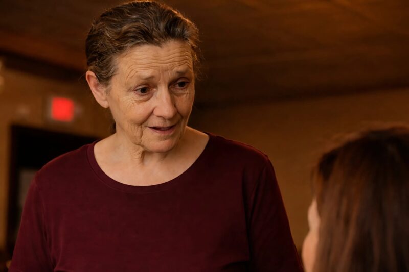 Une cliente arrogante a refusé d’être servie par moi, disant que j’étais " trop vieille " : puis l’inattendu s’est produit