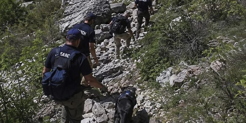 Ce couple a mystérieusement disparu lors d’une de leurs randonnées, et ce n’est que sept ans plus tard que la police a retrouvé un homme errant sur une autoroute : il s’est avéré que…