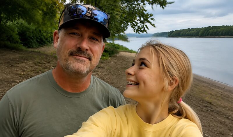 Ma fille a disparu pendant une partie de pêche avec son père : un an plus tard, en rangeant le placard, la boîte de pêche de mon mari est tombée et ce que j'ai découvert à l'intérieur m'a poussée à appeler immédiatement la police